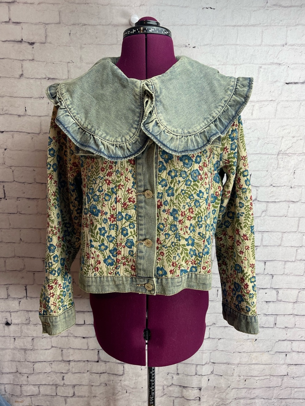 Unbranded women’s floral tapestry jacket with denim trim